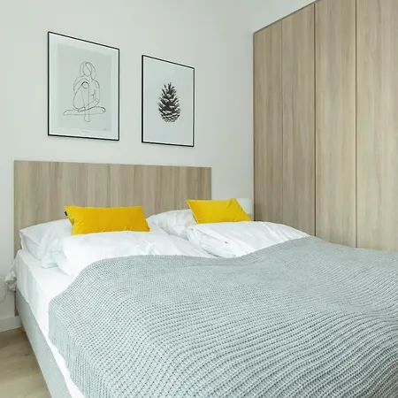 Shellter - By Jantar 로고보