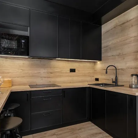 Shellter - By Jantar 로고보