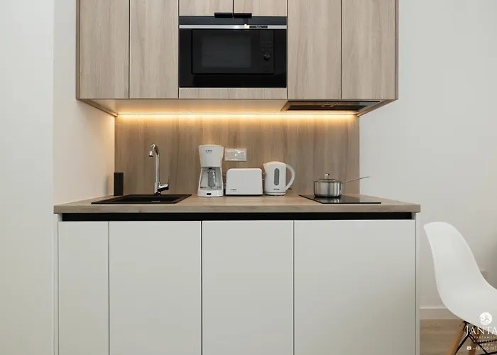 Apartment Shellter - By Jantar